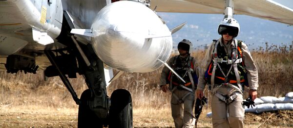 Pilotos rusos en el aeródromo de Hmeymim, Siria Pilotos rusos en el aeródromo de Hmeymim, Siria - Sputnik Mundo