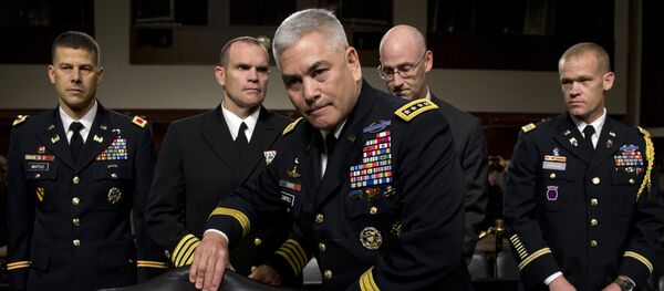 John Campbell, jefe de la misión de la OTAN en Afganistán (centro) John Campbell, jefe de la misión de la OTAN en Afganistán (centro) - Sputnik Mundo