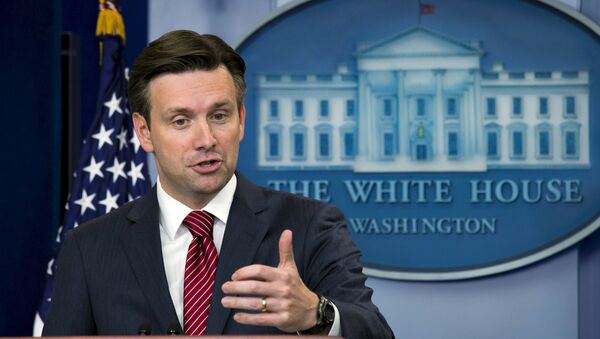 Josh Earnest, portavoz de la Casa Blanca - Sputnik Mundo