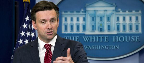 Josh Earnest, portavoz de la Casa Blanca - Sputnik Mundo