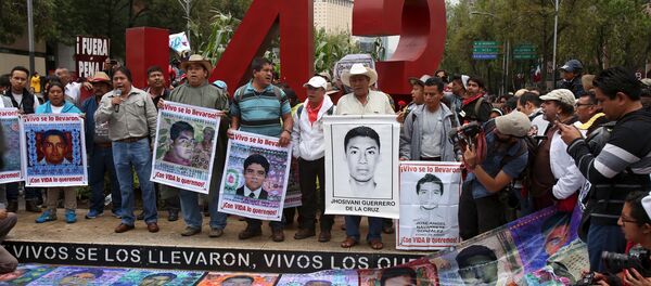 Los padres de los estudiantes desaparecidos durante las protestas - Sputnik Mundo