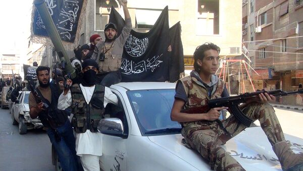 Islamic fighters from the al-Qaida group in the Levant, Al-Nusra Front, wave their movement's flag as they parade at the Yarmuk Palestinian refugee camp, south of Damascus, to denounce Israel’s military offensive on the Gaza Strip, on July 28, 2014 - Sputnik Mundo