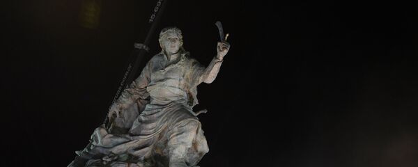 La estatua de la generala Juana Azurduy, la heroina de la independencia La estatua de la generala Juana Azurduy, la heroina de la independencia - Sputnik Mundo