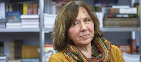 Svetlana Alexievich, laureada con el premio Nobel de Literatura 2015 - Sputnik Mundo