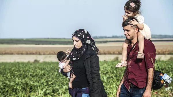 Familia de refugiados - Sputnik Mundo