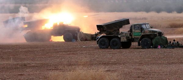 Militares sirios lanzan cohetes Grad - Sputnik Mundo