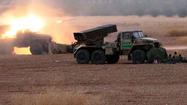 Militares sirios lanzan cohetes Grad Militares sirios lanzan cohetes Grad - Sputnik Mundo