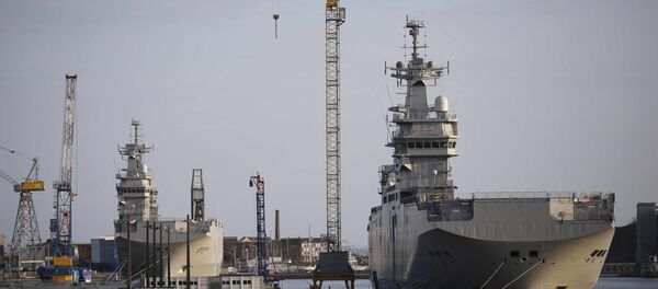 Portahelicópteros Mistral en el astillero de Saint-Nazaire, Francia Portahelicópteros Mistral en el astillero de Saint-Nazaire, Francia - Sputnik Mundo