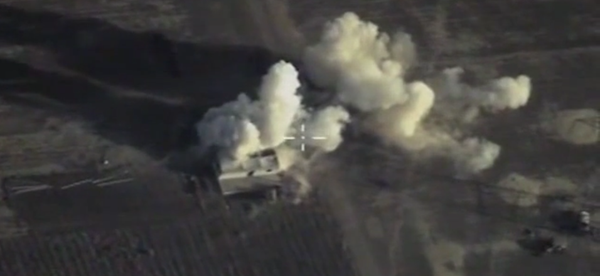 Aviones rusos destruyen punto de mando de EI - Sputnik Mundo