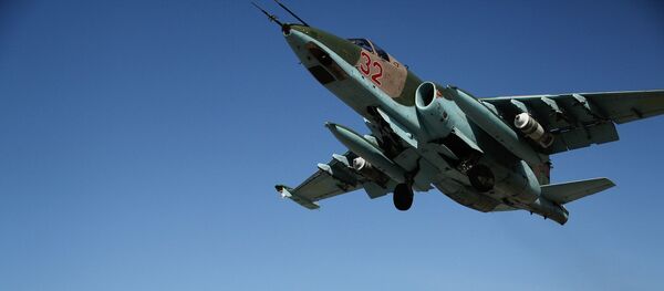 Cazabombarderos rusos Su-25 despegan desde la base aérea de Hmeimim - Sputnik Mundo