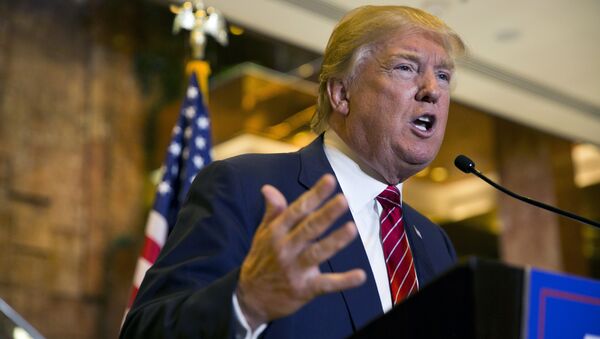 Republican presidential hopeful Donald Trump announces his tax plan during a press conference at Trump Tower in New York on September 28, 2015 - Sputnik Mundo