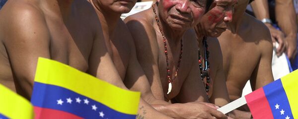 Jibi indigenous men hold Venezuelan flags as they wait for Venezuelan President Hugo Chavez to arrive at the National Pantheon in Caracas, Venezuela - Sputnik Mundo