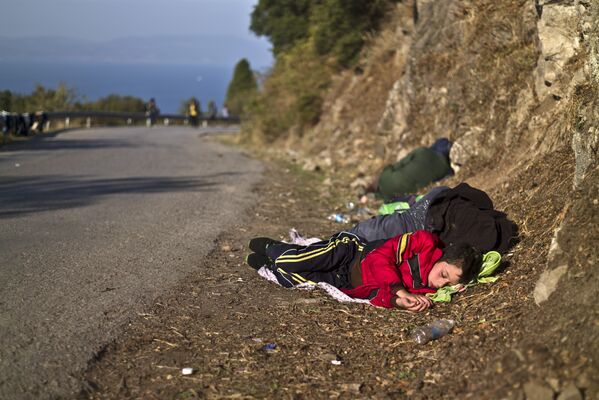 Acogida poco cariñosa. Inmigrantes en Europa - Sputnik Mundo