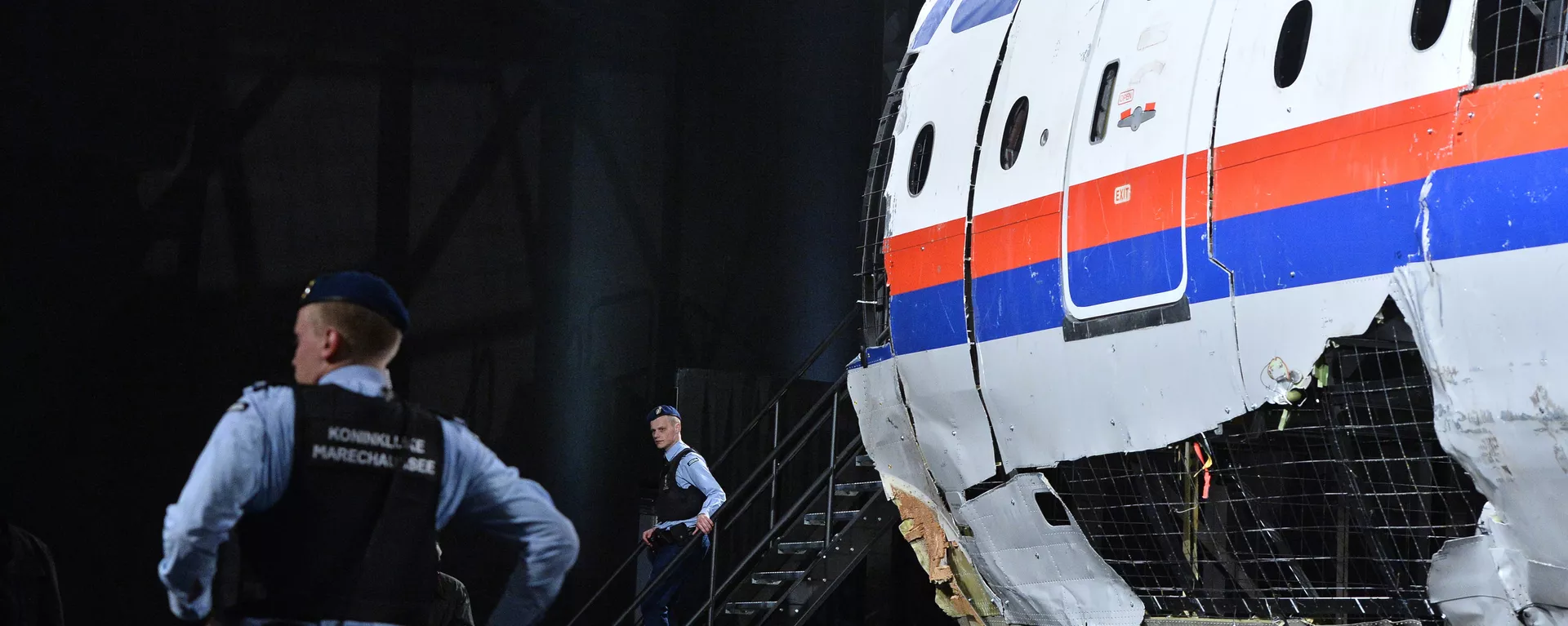 Parte del avión que realizaba el vuelo MH17 de Malaysia Airlines Parte del avión que realizaba el vuelo MH17 de Malaysia Airlines - Sputnik Mundo, 1920, 02.02.2022