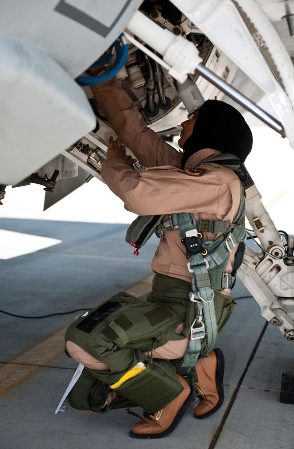 Flores del cielo: mujeres pilotos de cazas - Sputnik Mundo