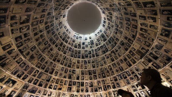 La Sala de los Nombres en la institución Yad Vashem en Israel - Sputnik Mundo