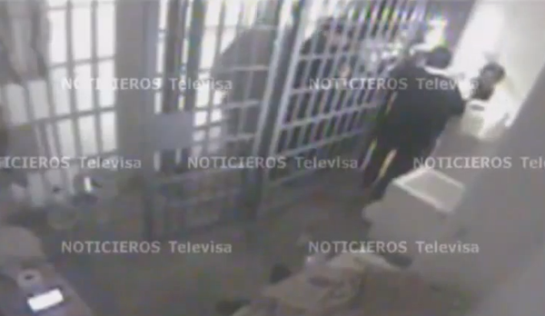 Hay un hoyo en la regadera, dijo custodio al descubrir fuga del 'Chapo' Guzmán - Sputnik Mundo