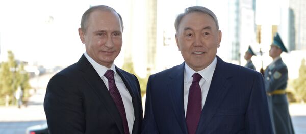 El presidente de Rusia, Vladímir Putin, y el presidente de Kazajistán, Nursultán Nazarbáev (archivo) El presidente de Rusia, Vladímir Putin, y el presidente de Kazajistán, Nursultán Nazarbáev (archivo) - Sputnik Mundo