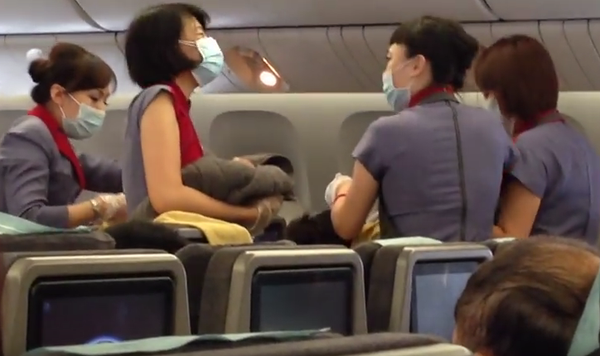 Nacimiento en un vuelo Bali-Los Ángeles Nacimiento en un vuelo Bali-Los Ángeles - Sputnik Mundo