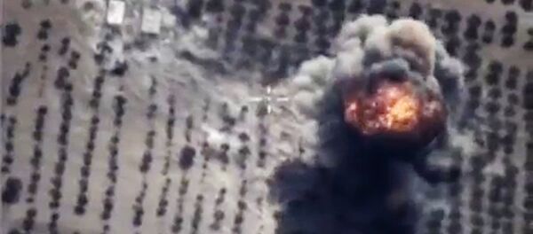 Bombardeos rusos contra las posiciones de terroristas (Archivo) - Sputnik Mundo