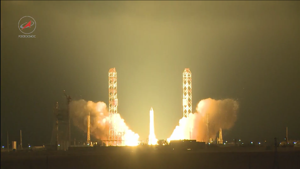 El portador Protón pone en órbita el satélite turco Turksat-4B - Sputnik Mundo