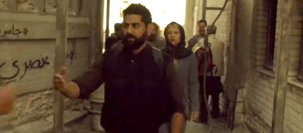 Esta semana, varios artistas árabes contratados por la productora de Homeland sabotearon la nueva temporada de la serie al escribir en las paredes del escenario: Homeland es racista, Homeland es una broma que no nos hace reír, La situación no es creíble, entre otros emblemas - Sputnik Mundo