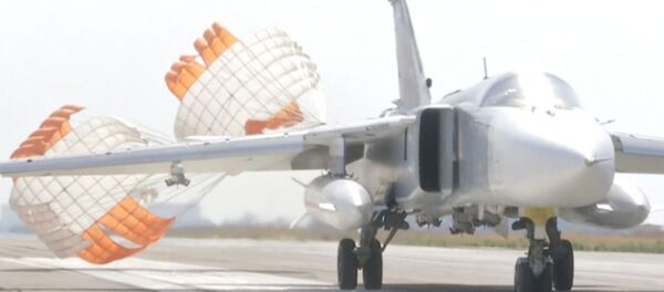Aviones de combate rusos Su-24M y Su-30M en Siria Aviones de combate rusos Su-24M y Su-30M en Siria - Sputnik Mundo