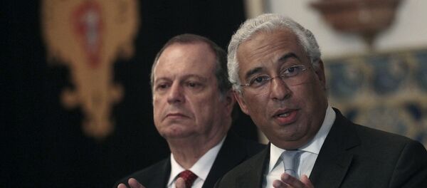 Antonio Costa (R), leader of the opposition Socialist Party (PS), speaks with the media after a meeting with Portugal's President in Lisbon, Portugal October 20, 2015. - Sputnik Mundo