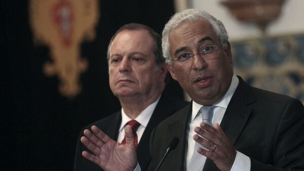 Antonio Costa (R), leader of the opposition Socialist Party (PS), speaks with the media after a meeting with Portugal's President in Lisbon, Portugal October 20, 2015. - Sputnik Mundo