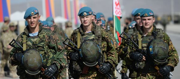 Efectivos del Ejército bielorruso participan en las maniobras conjuntas de países miembros de la OTSC - Sputnik Mundo