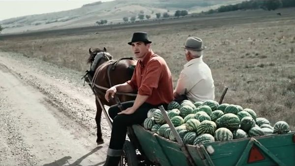 Agricultores moldavos defienden su fruta con un tema de Queen - Sputnik Mundo