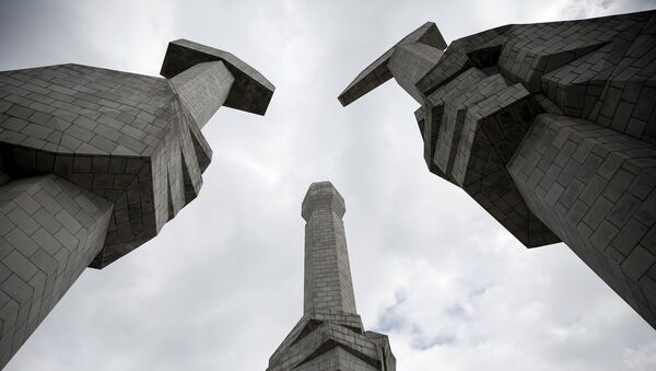 Monumento a la fundación del Partido de los Trabajadores de Corea en Pyongyang - Sputnik Mundo