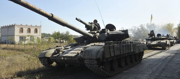 Retirada de tanques por las FFAA de Ucrania - Sputnik Mundo