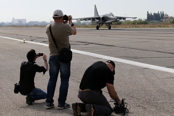 Periodistas visitan la base aérea de Hmeymim - Sputnik Mundo