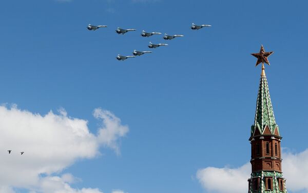 La estrella roja del Kremlin en el Día de la Victoria - Sputnik Mundo