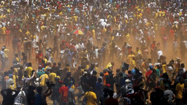 Protesta contra el alza de tasas universitarias en Sudáfrica - Sputnik Mundo