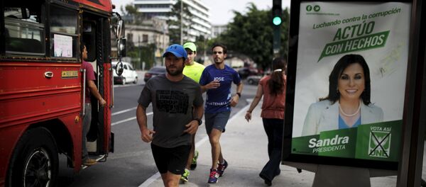 Póster con la imagén de candidata a la presidencia de Guatemala, Sandra Torres, en la ciudad de Guatemala - Sputnik Mundo