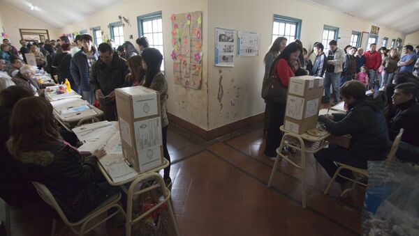 Encuestas a boca de urna vaticinan segunda vuelta en Argentina - Sputnik Mundo
