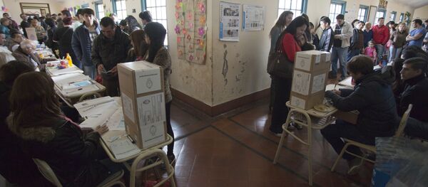 Encuestas a boca de urna vaticinan segunda vuelta en Argentina - Sputnik Mundo