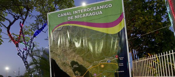 Un póster con mapa del Canal de Nicaragua (archivo) - Sputnik Mundo