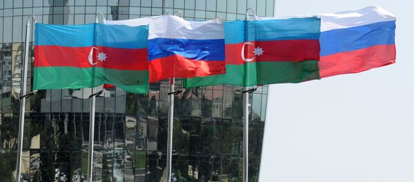 Banderas de Rusia y de Azerbaiyán Banderas de Rusia y de Azerbaiyán - Sputnik Mundo