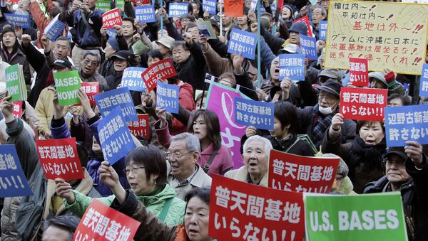 Manifestación de protesta en Okinawa - Sputnik Mundo