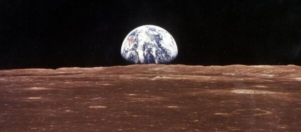 Вид на землю с луны во время экспедиции экипажа Аполлон 11 Вид на землю с луны во время экспедиции экипажа Аполлон 11 - Sputnik Mundo