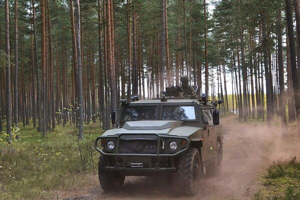 Entrenamiento de las unidades de misiones especiales del Distrito Militar Oeste de Rusia - Sputnik Mundo