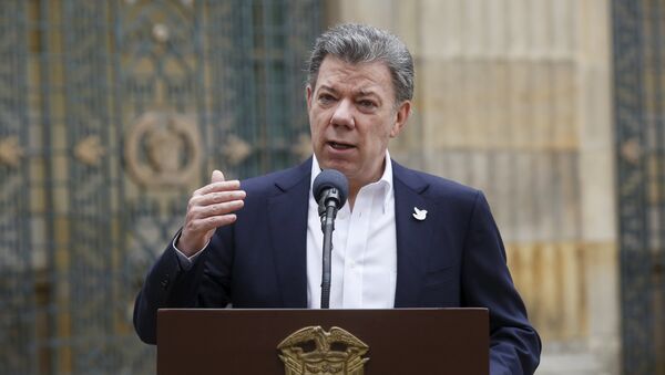 Colombia's President Juan Manuel Santos speaks after casting his vote during local and regional elections at Bolivar Square in Bogota, Colombia October 25, 2015 - Sputnik Mundo