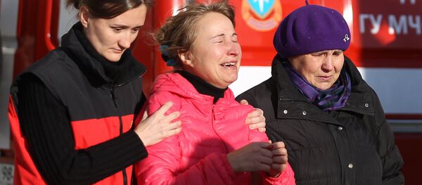 Psicóloga ayuda a los familiares de los fallecidos en el catástrofe del avión Airbus-321 en Egipto - Sputnik Mundo