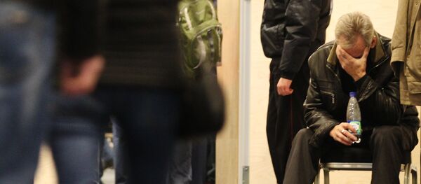 Familiares de los pasajeros del avión Airbus-321 en el aeropuerto Púlkovo - Sputnik Mundo