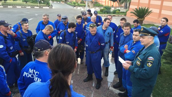 Socorristas de Ministerio de Emergencias ruso que han venido a Egipto para buscar cuerpos de las víctimas de incidente - Sputnik Mundo