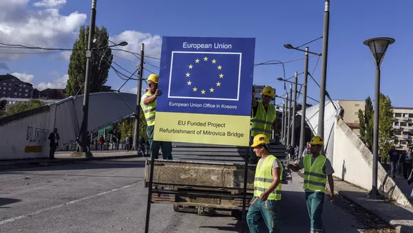 Logo de UE en Kosovo - Sputnik Mundo