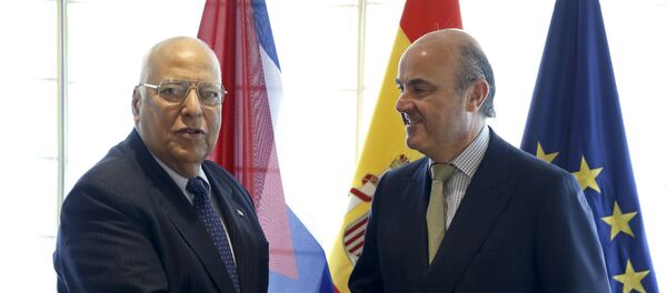 El vicepresidente de Cuba, Ricardo Cabrisas, y el ministro de Economía y Competitividad de España, Luis de Guindos - Sputnik Mundo